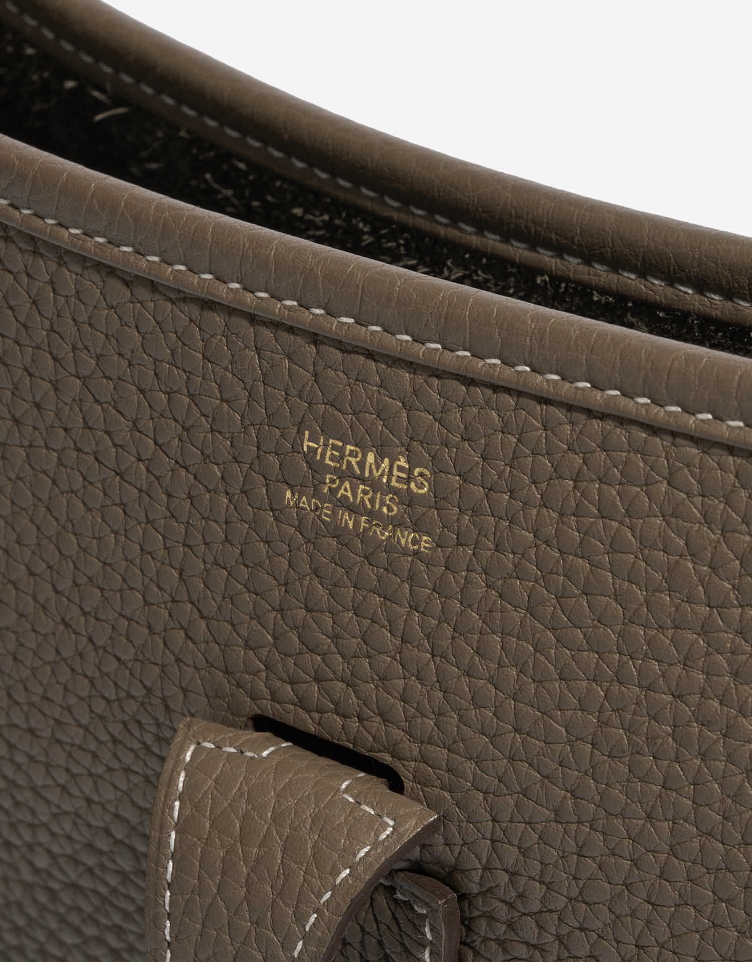 Pre-owned Hermès bag Evelyne 29 Taurillon Clemence Etoupe Brown Logo | Sell your designer bag on Saclab.com