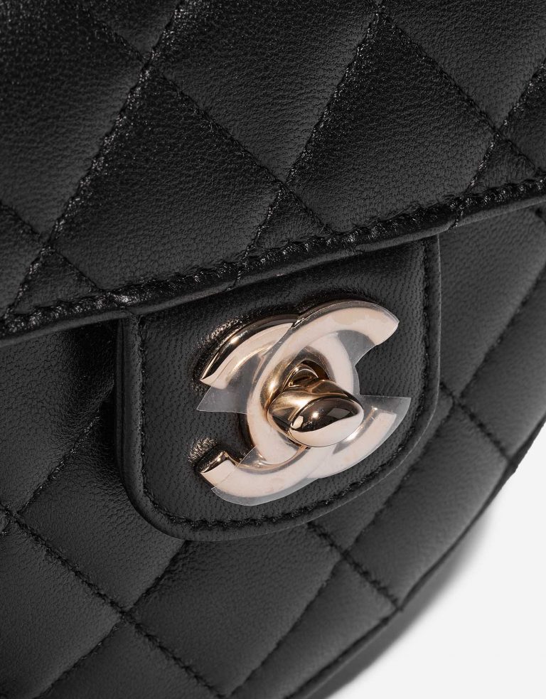 Gebrauchte Chanel Tasche Timeless Heart Small Lammleder Schwarz Schwarz Schließsystem | Verkaufen Sie Ihre Designer-Tasche auf Saclab.com