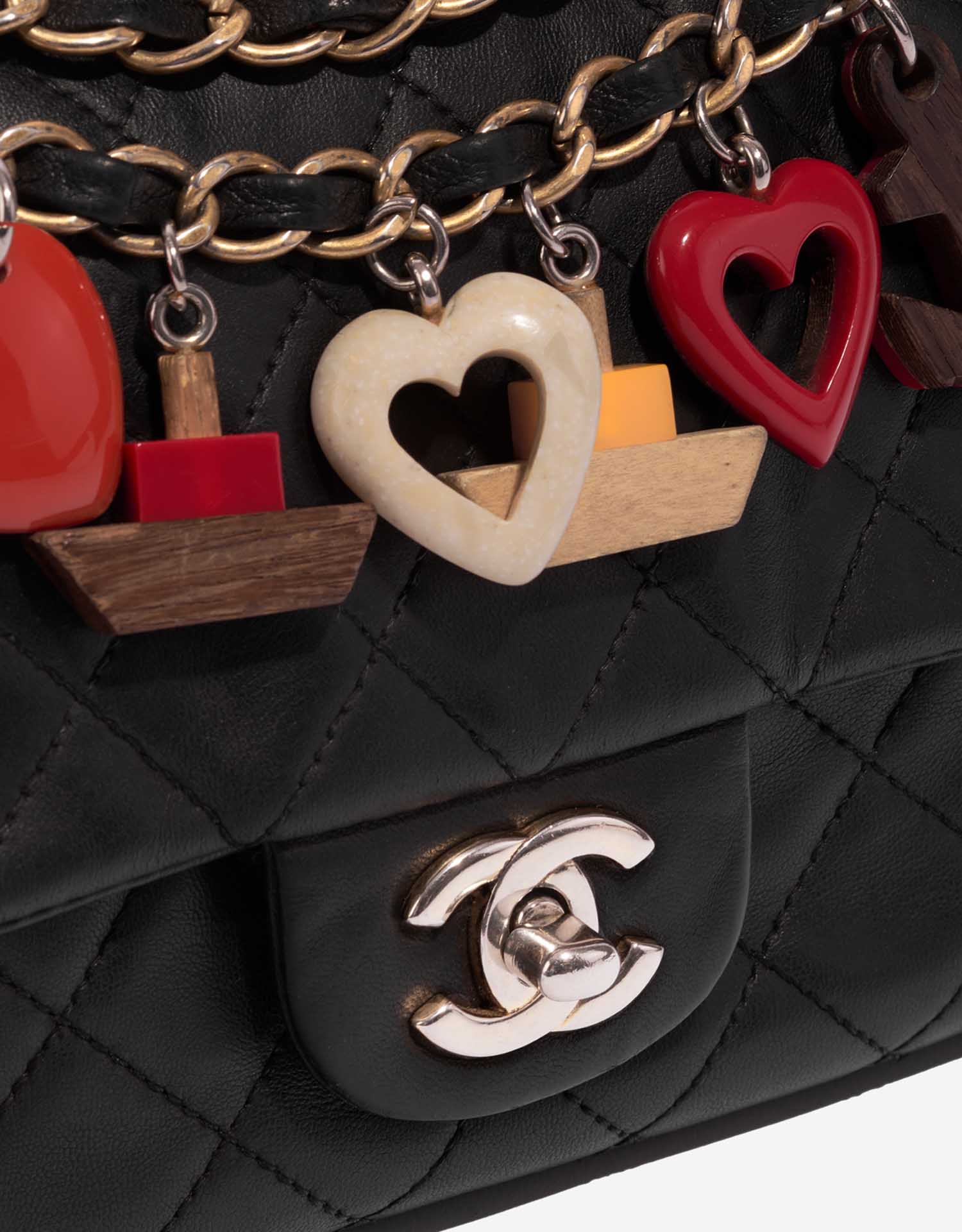 Pre-owned Chanel bag Timeless Medium Lamb Black Black Closing System | Sell your designer bag on Saclab.com