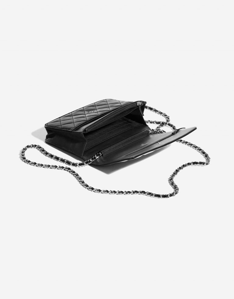 Pre-owned Chanel Tasche Timeless WOC Lackleder Schwarz Schwarz Innenseite | Verkaufen Sie Ihre Designer-Tasche auf Saclab.com