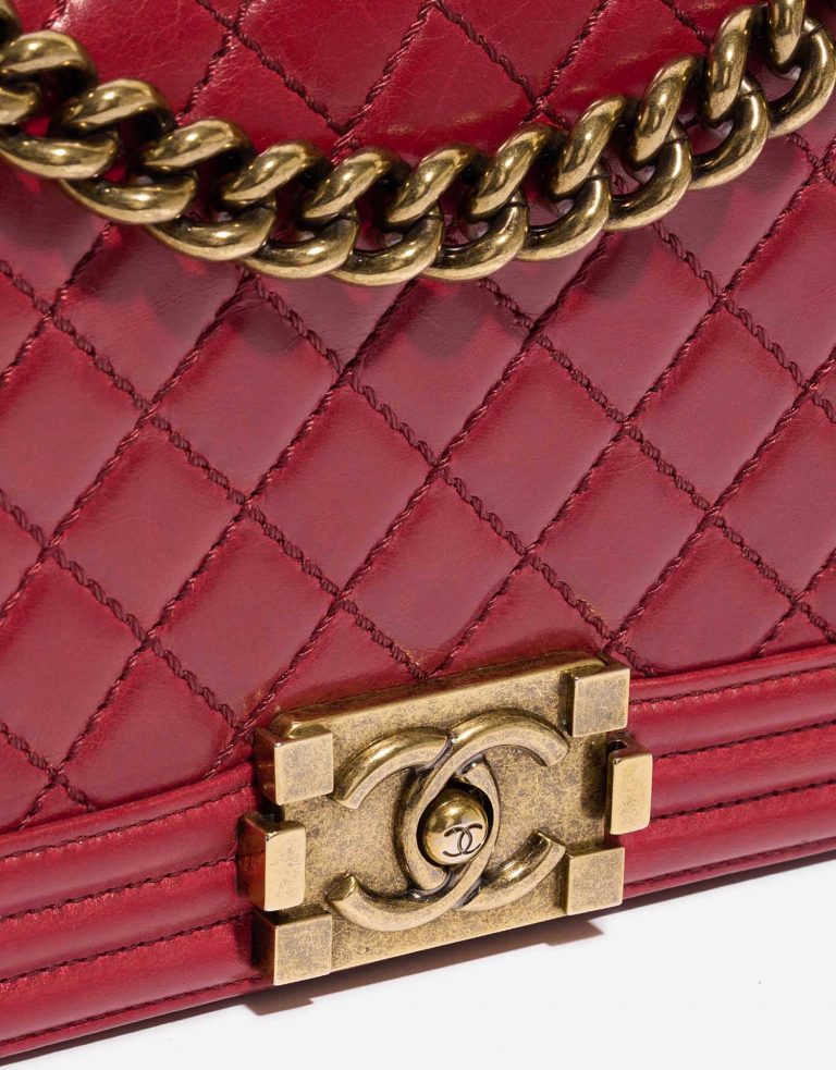 Pre-owned Chanel bag Boy Old Medium Lamb Red Red Front | Sell your designer bag on Saclab.com