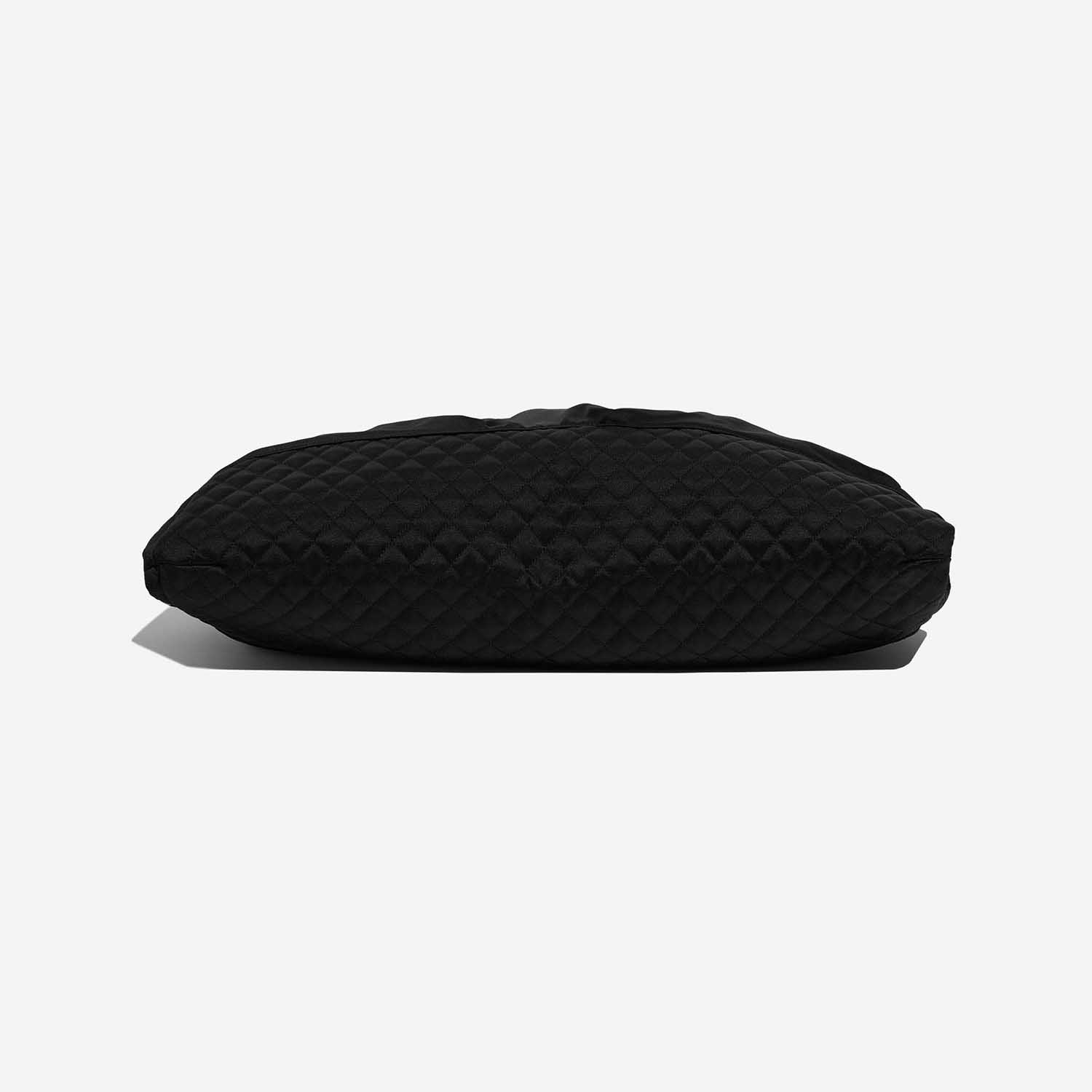 Pre-owned Chanel bag Drawstring Large Satin Black Black Bottom | Sell your designer bag on Saclab.com