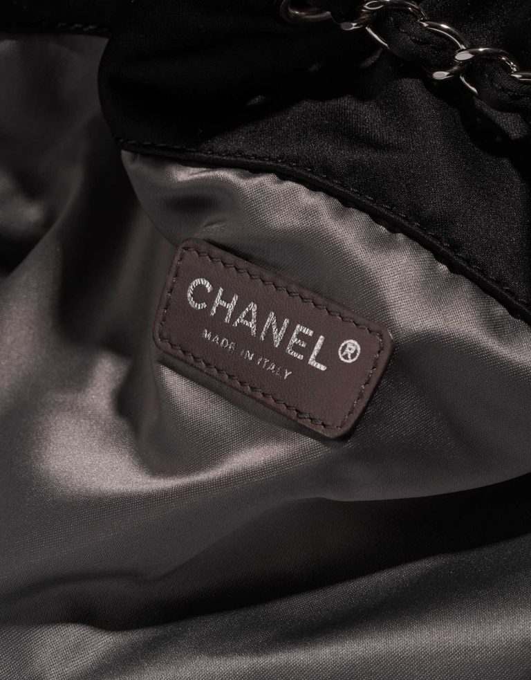 Pre-owned Chanel bag Drawstring Large Satin Black Black Logo | Sell your designer bag on Saclab.com