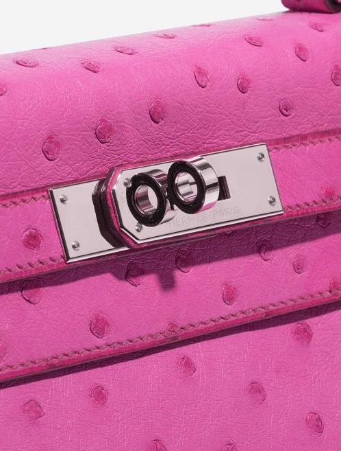Pre-owned Hermès bag Kelly 28 Ostrich Fuchsia Pink Closing System | Sell your designer bag on Saclab.com