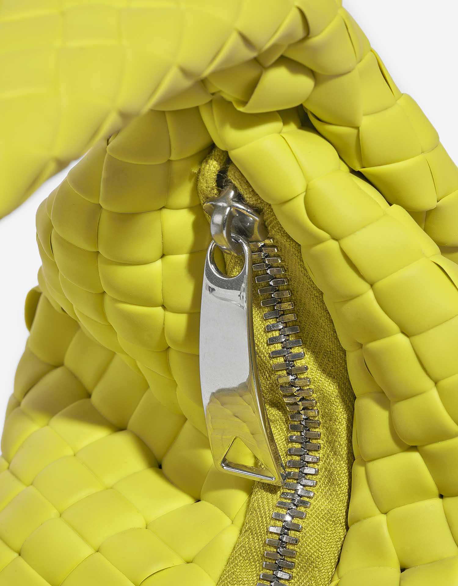 Pre-owned Bottega Veneta bag Padded Jodie Mini Rubber Vert Kiwi Green Closing System | Sell your designer bag on Saclab.com