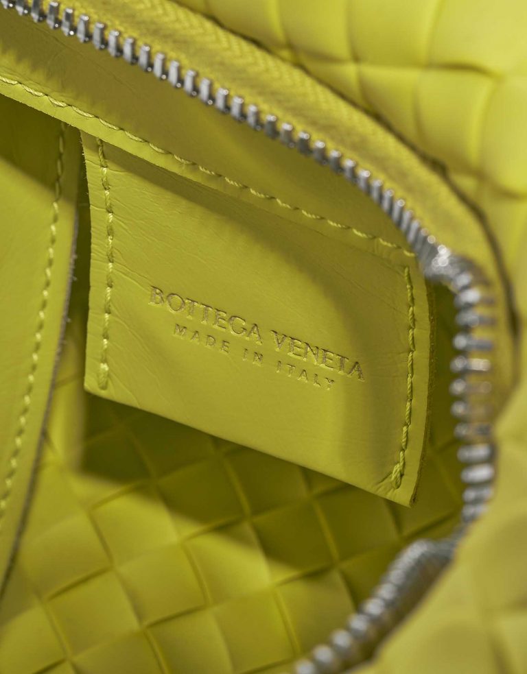 Sac d'occasion Bottega Veneta Padded Jodie Mini Rubber Vert Kiwi Green Logo | Vendez votre sac de créateur sur Saclab.com