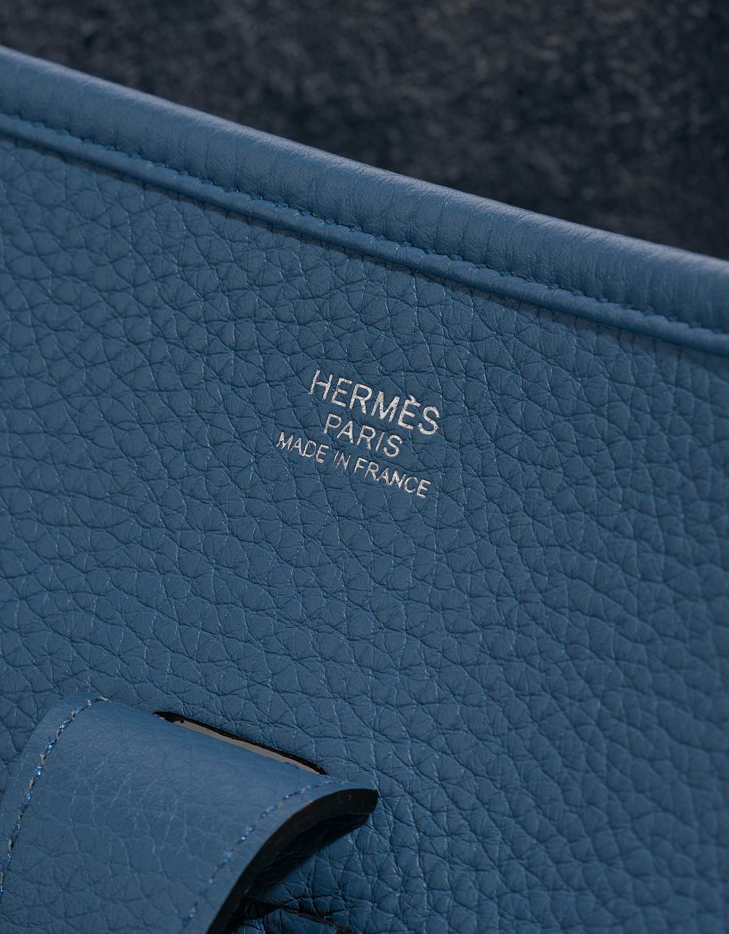 Gebrauchte Hermès Tasche Evelyne 33 Clemence Bleu Agathe Blue Logo | Verkaufen Sie Ihre Designer-Tasche auf Saclab.com