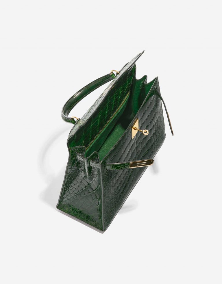 Pre-owned Hermès bag Kelly 28 Alligator Mississippiensis Vert Emeralde Green Inside | Sell your designer bag on Saclab.com