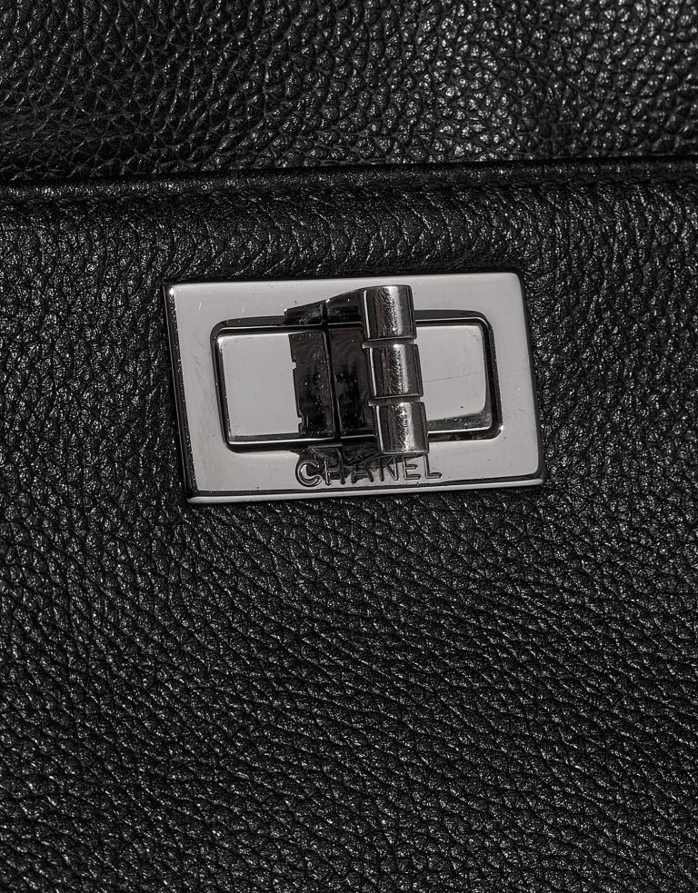 Pre-owned Chanel bag Reissue Cerf Executive Tote Medium Calf Black Closing System | Sell your designer bag on Saclab.com