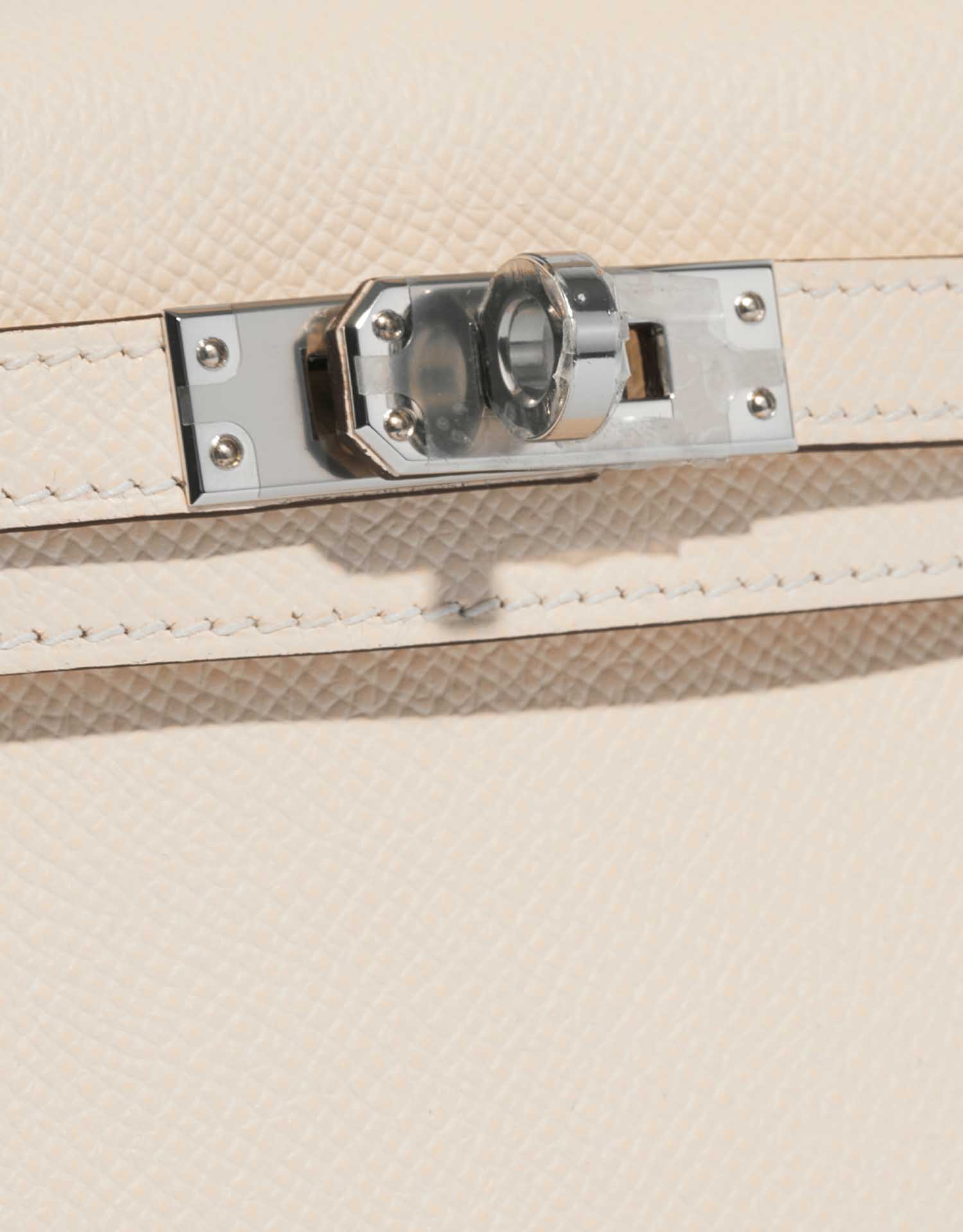 Gebrauchte Hermès Tasche Kelly Mini Epsom Nata Beige Schließsystem | Verkaufen Sie Ihre Designer-Tasche auf Saclab.com