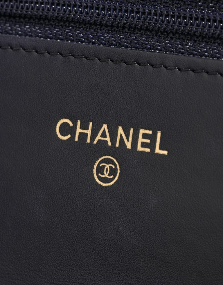 Pre-owned Chanel Tasche 2.55 Reissue WOC Aged Kalbsleder Marineblau Blau Logo | Verkaufen Sie Ihre Designer-Tasche auf Saclab.com