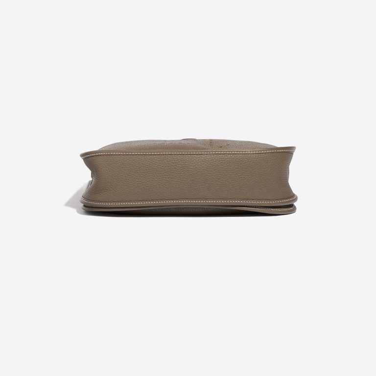 Gebrauchte Hermès Tasche Evelyne 29 Taurillon Clemence Etoupe Beige Bottom | Verkaufen Sie Ihre Designer-Tasche auf Saclab.com