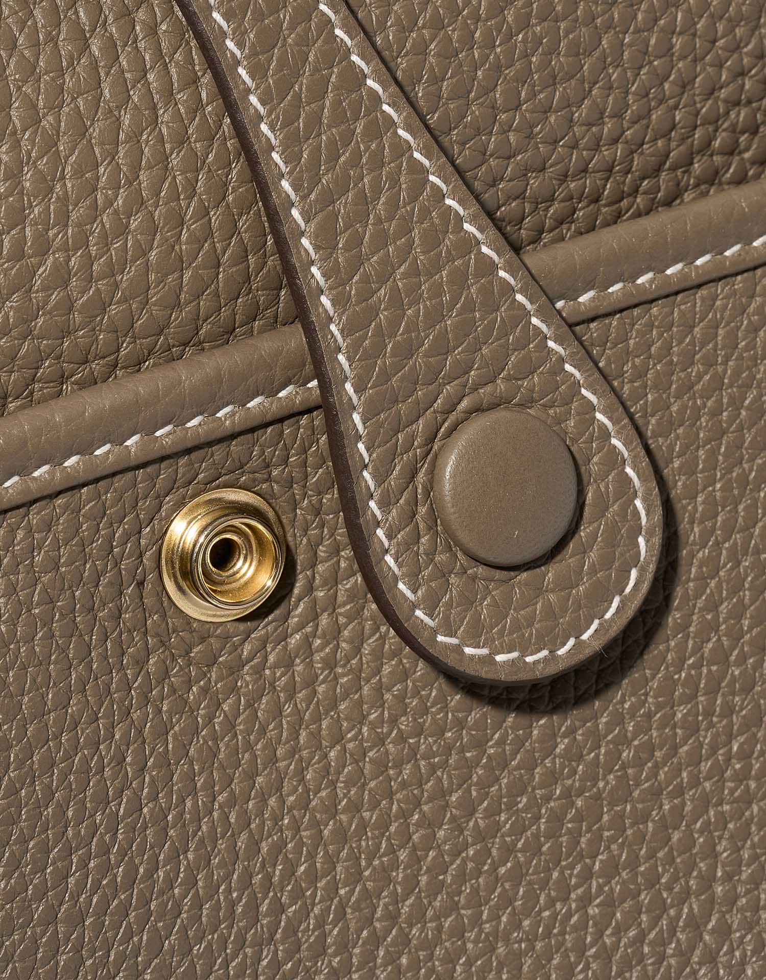 Pre-owned Hermès bag Evelyne 29 Taurillon Clemence Etoupe Beige Closing System | Sell your designer bag on Saclab.com