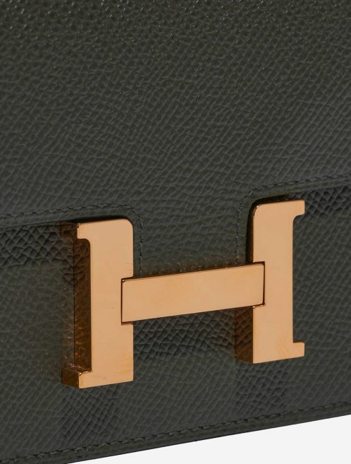 Pre-owned Hermès bag Constance Slim Wallet Epsom Vert de Gris Green Closing System | Sell your designer bag on Saclab.com