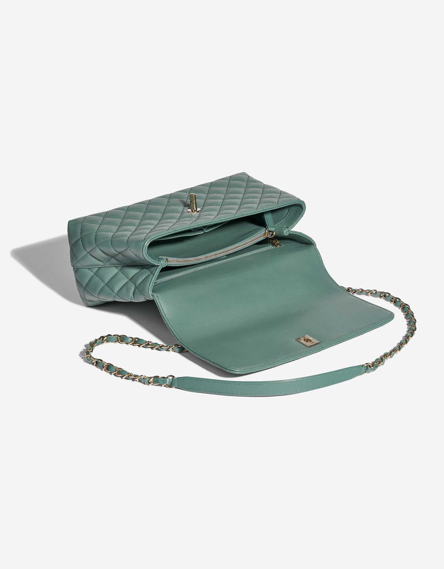 Pre-owned Chanel bag Timeless Handle Medium Caviar Mint Green Green Inside | Sell your designer bag on Saclab.com