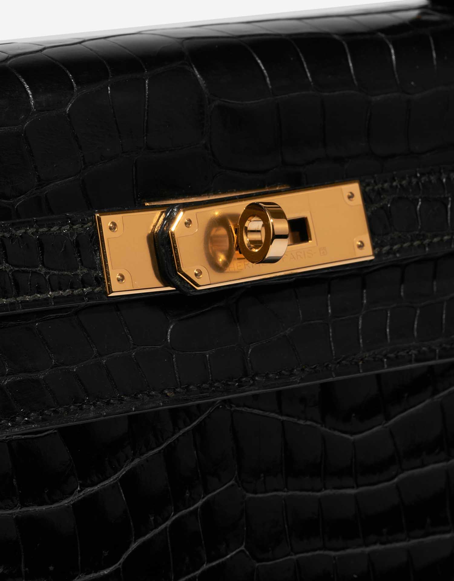 Gebrauchte Hermès Tasche Kelly 32 Porosus Krokodil Schwarz Schwarz Verschluss-System | Verkaufen Sie Ihre Designer-Tasche auf Saclab.com