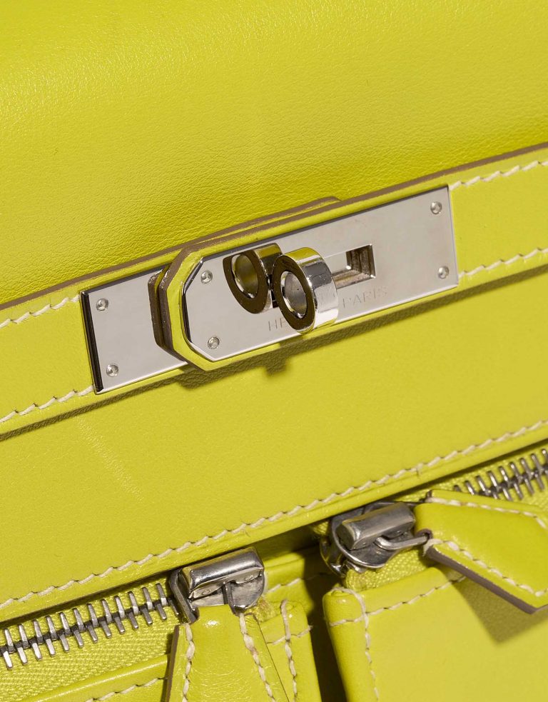 Pre-owned Hermès bag Kelly Lakis 35 Swift Lime Yellow Closing System | Sell your designer bag on Saclab.com