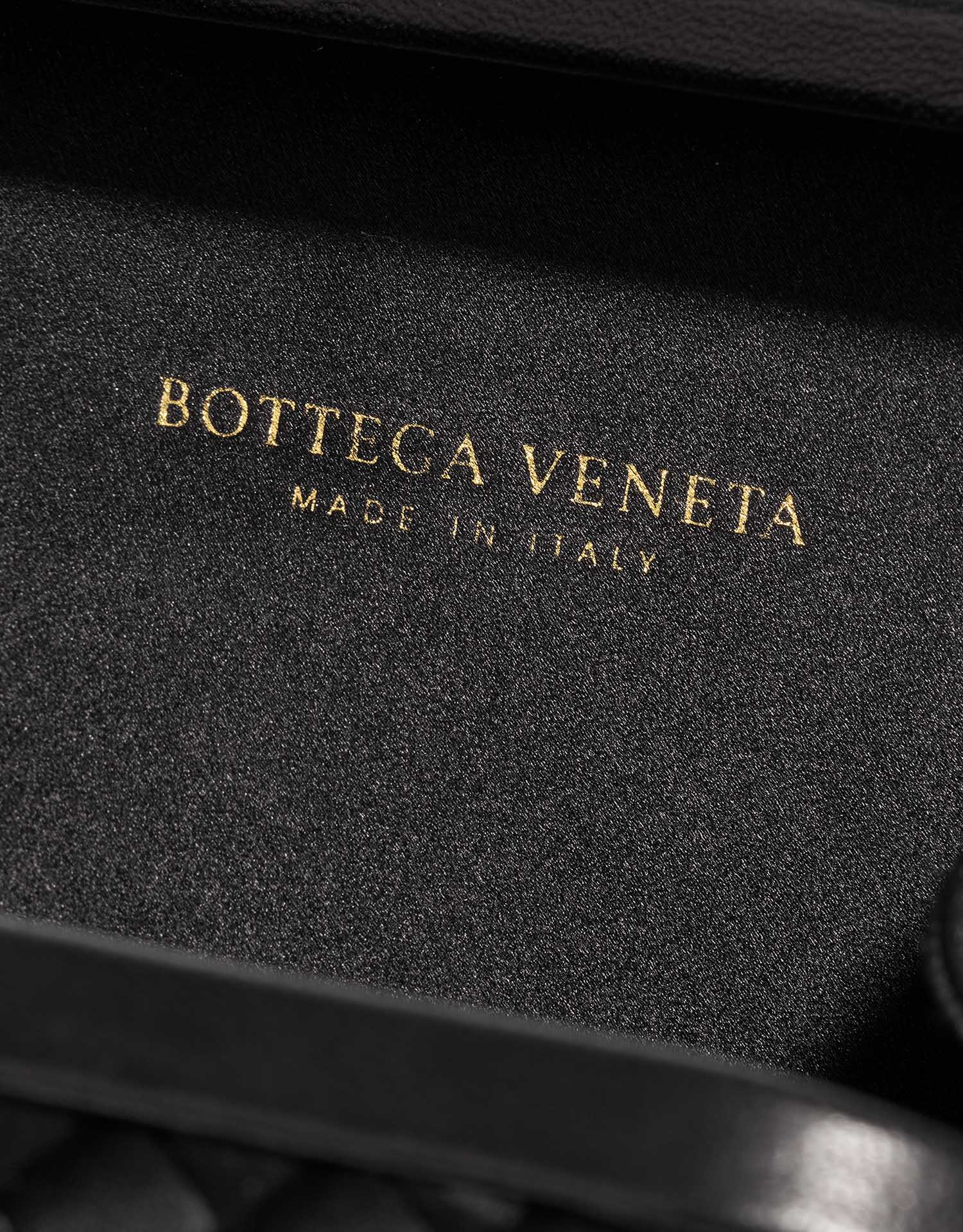 Sac d'occasion Bottega Veneta Pochette à nœud Soie Noir Logo Noir | Vendez votre sac de créateur sur Saclab.com