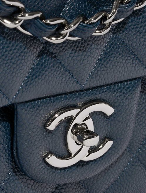 Pre-owned Chanel bag Timeless Maxi Caviar Pearly Blue Blue Closing System | Sell your designer bag on Saclab.com