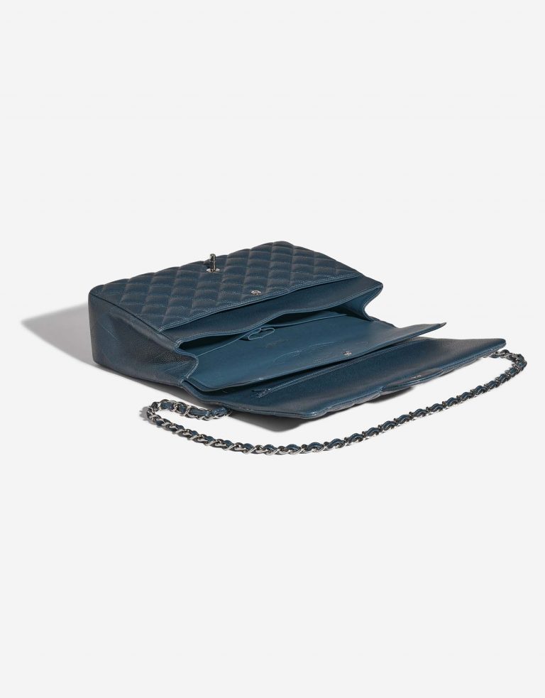 Sac Chanel d'occasion Timeless Maxi Caviar Bleu nacré Bleu intérieur | Vendez votre sac de créateur sur Saclab.com