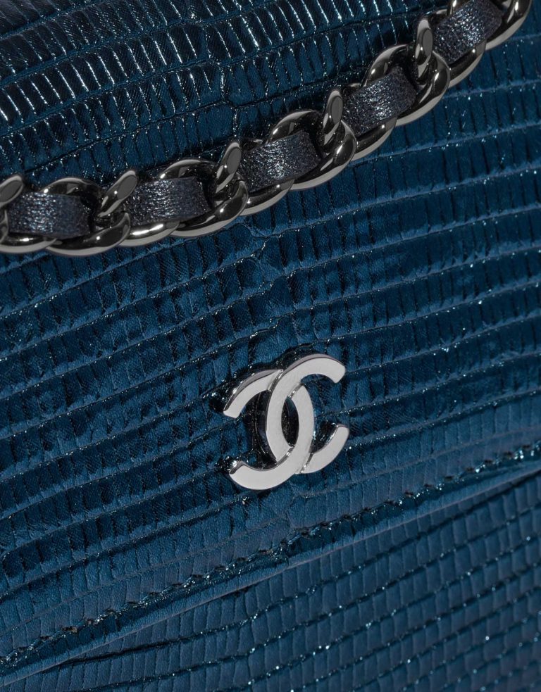 Sac Chanel d'occasion WOC lézard Bleu Devant | Vendez votre sac de créateur sur Saclab.com