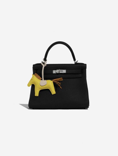 Pre-owned Hermès bag Rodeo MM Milo Jaune de Naples / Craie / Sesame Yellow Detail | Sell your designer bag on Saclab.com