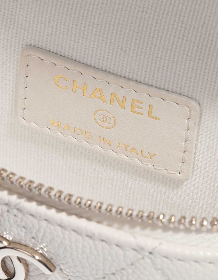 Pre-owned Chanel bag Vanity Mini Caviar White White Logo | Sell your designer bag on Saclab.com