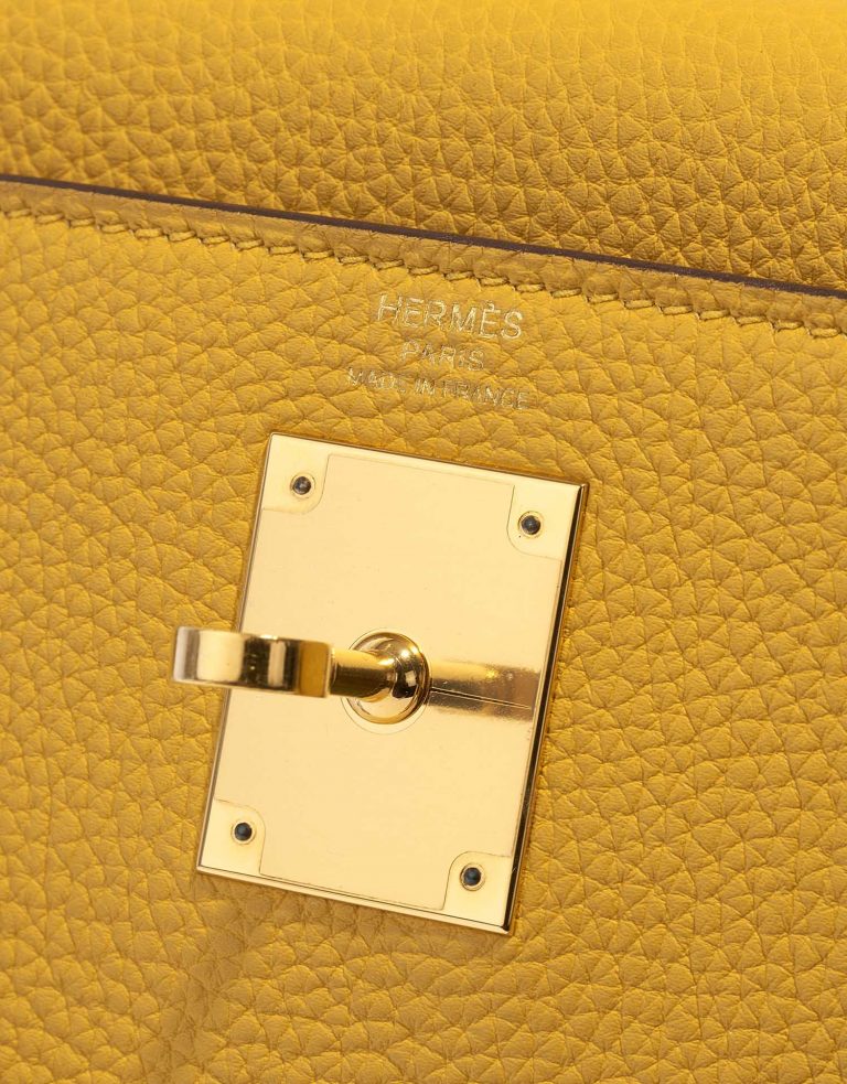 Pre-owned Hermès bag Kelly 28 Togo Jaune Ambre Yellow Logo | Sell your designer bag on Saclab.com