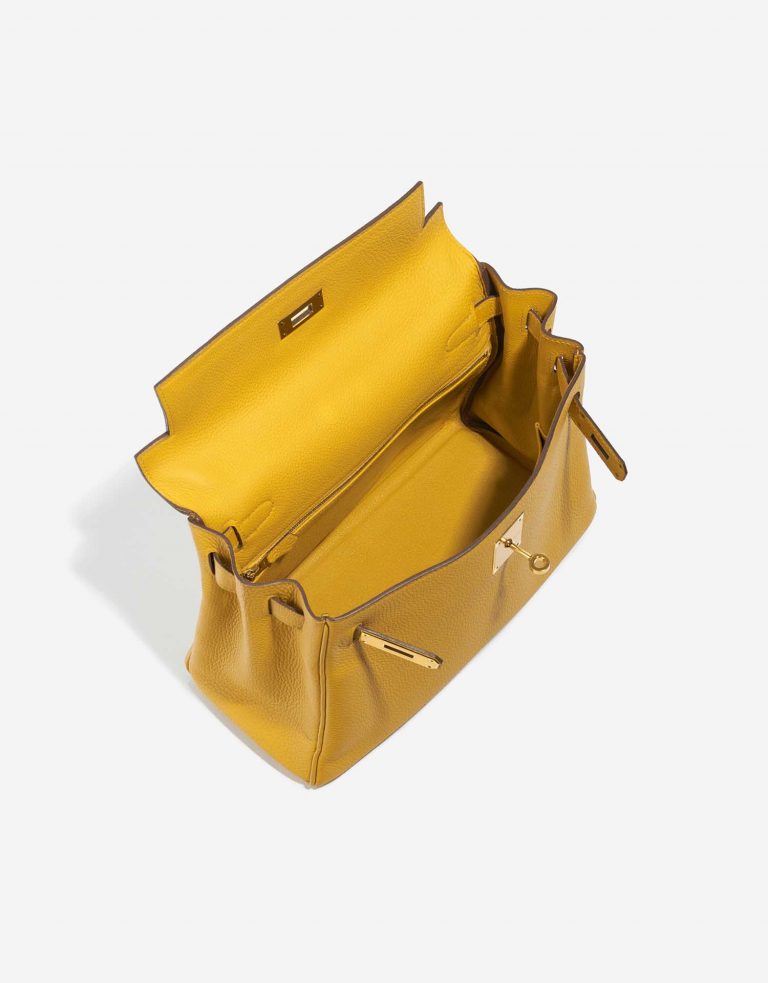 Pre-owned Hermès bag Kelly 28 Togo Jaune Ambre Yellow Inside | Sell your designer bag on Saclab.com