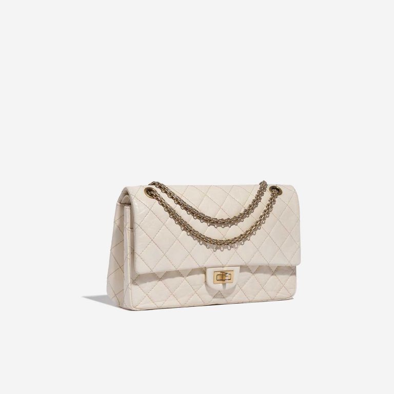 Pre-owned Chanel Tasche 2.55 Reissue 226 Kalbsleder Beige Beige Side Front | Verkaufen Sie Ihre Designer-Tasche auf Saclab.com