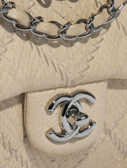 Gebrauchte Chanel Tasche Timeless Medium Python Beige Beige Schließsystem | Verkaufen Sie Ihre Designer-Tasche auf Saclab.com