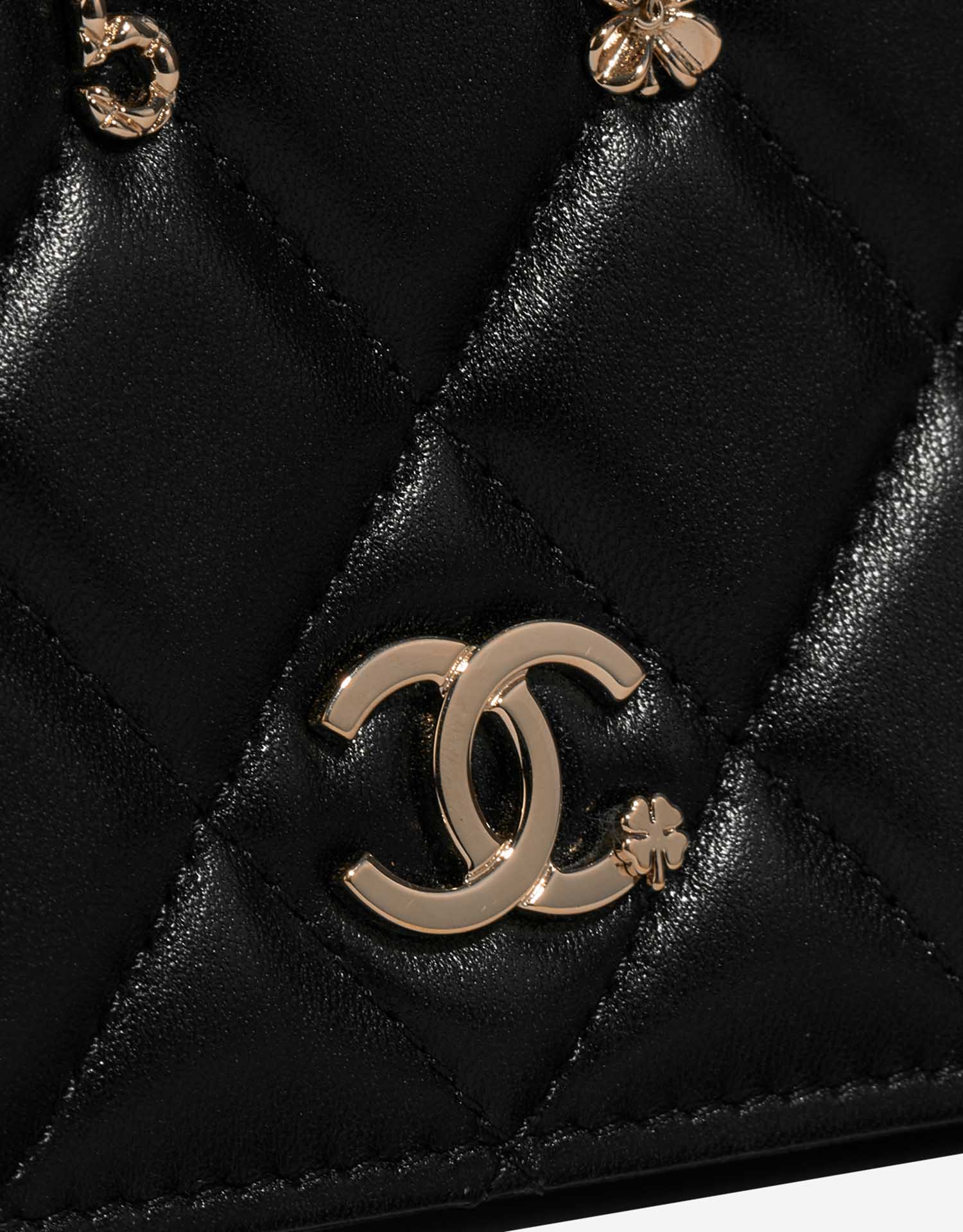 Pre-owned Chanel bag Timeless WOC Lamb Black Lucky Charms Black Closing System | Sell your designer bag on Saclab.com