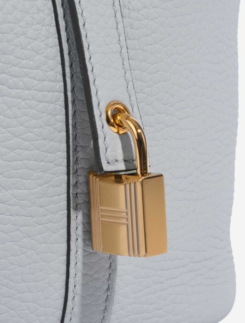 Pre-owned Hermès bag Picotin 18 Clemence Bleu Pale Blue Closing System | Sell your designer bag on Saclab.com
