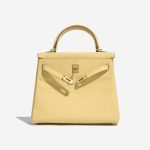 Pre-owned Hermès bag Kelly 25 Swift Jaune Poussin Yellow Front Open | Sell your designer bag on Saclab.com