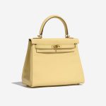 Pre-owned Hermès bag Kelly 25 Swift Jaune Poussin Yellow Side Front | Sell your designer bag on Saclab.com
