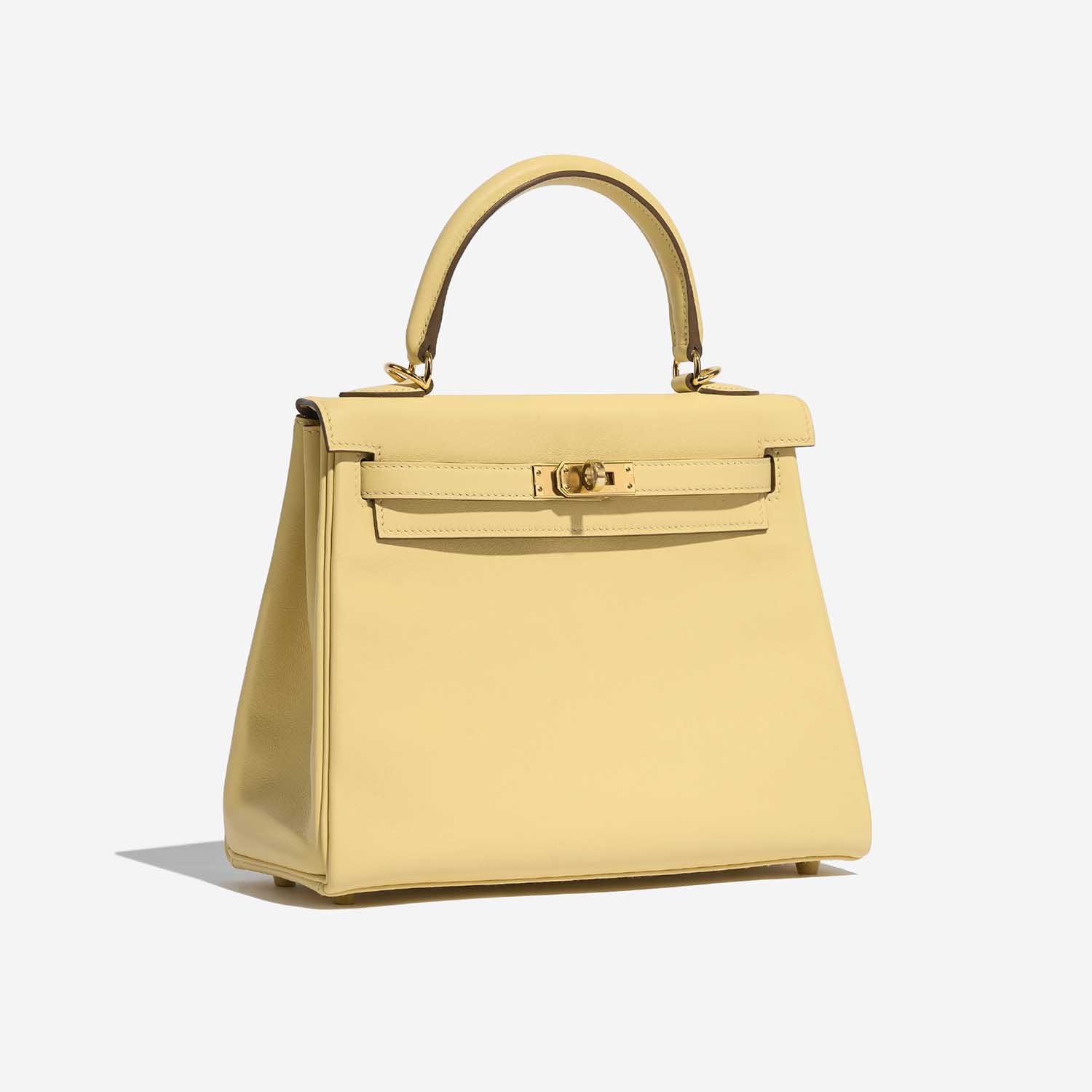 Pre-owned Hermès Tasche Kelly 25 Swift Jaune Poussin Yellow Side Front | Verkaufen Sie Ihre Designer-Tasche auf Saclab.com