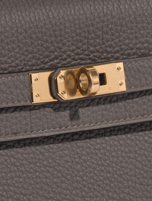 Pre-owned Hermès bag Kelly 25 Togo Gris Étain Grey Closing System | Sell your designer bag on Saclab.com