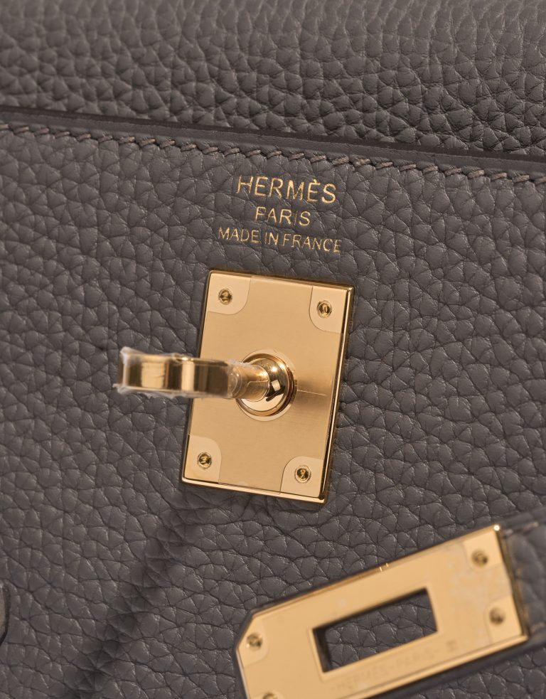 Pre-owned Hermès bag Kelly 25 Togo Gris Étain Grey Logo | Sell your designer bag on Saclab.com