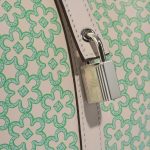 Pre-owned Hermès bag Picotin 18 Swift Nata / Vert / White Beige, Green Closing System | Sell your designer bag on Saclab.com