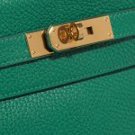 Pre-owned Hermès bag Kelly 28 Togo Vert Menthe Green Closing System | Sell your designer bag on Saclab.com