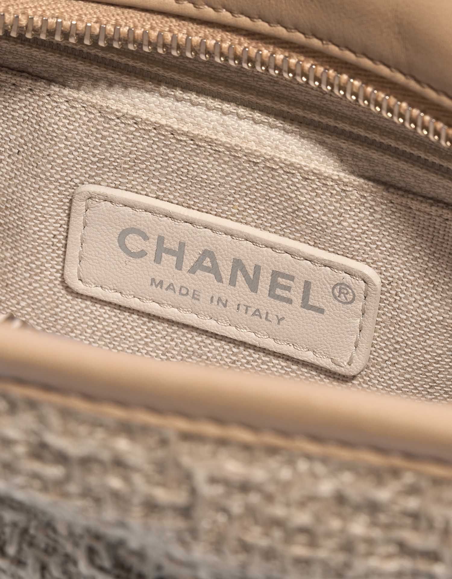 Gebrauchte Chanel Tasche Gabrielle Small Tweed / Kalbsleder Beige Beige Logo | Verkaufen Sie Ihre Designer-Tasche auf Saclab.com