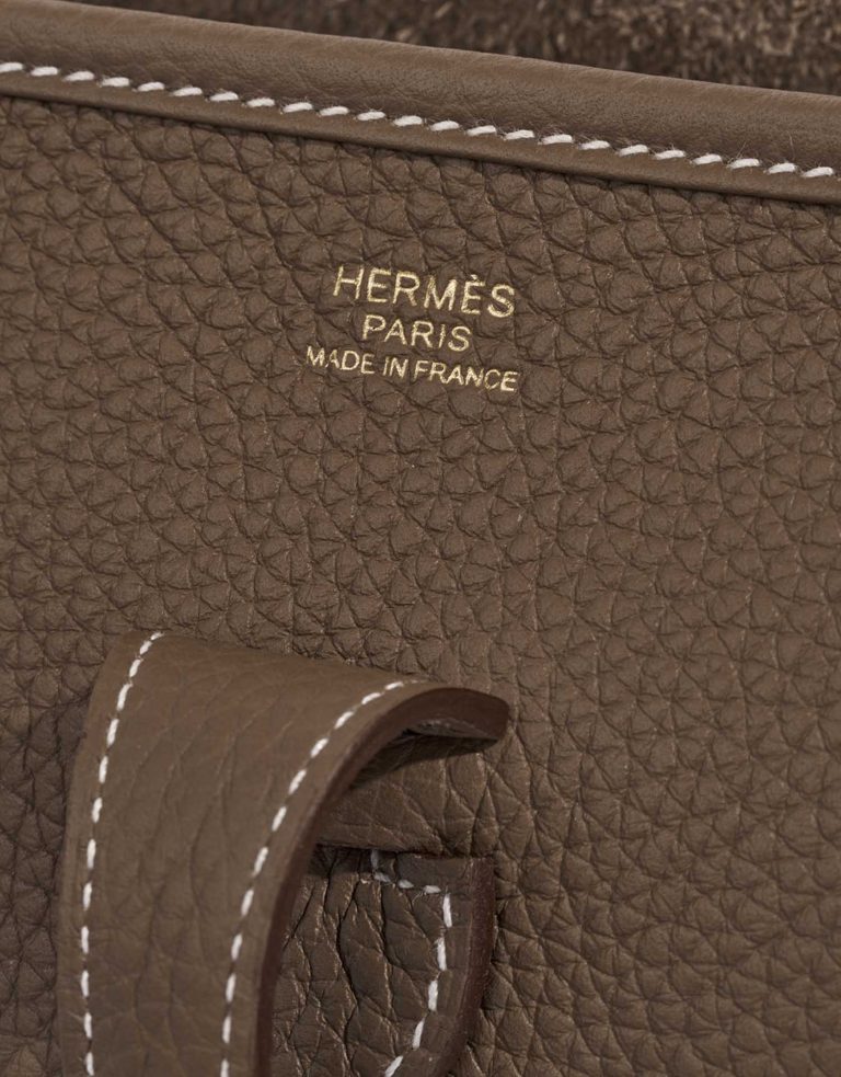 Gebrauchte Hermès Tasche Evelyne 29 Taurillon Clemence Etoupe Braun, Grau Logo | Verkaufen Sie Ihre Designer-Tasche auf Saclab.com