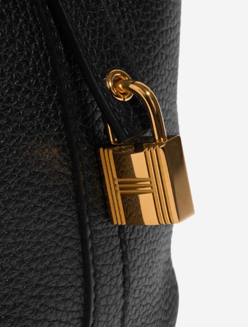 Sac Hermès d'occasion Picotin 18 Taurillon Clémence Noir Noir Système de fermeture | Vendez votre sac de créateur sur Saclab.com