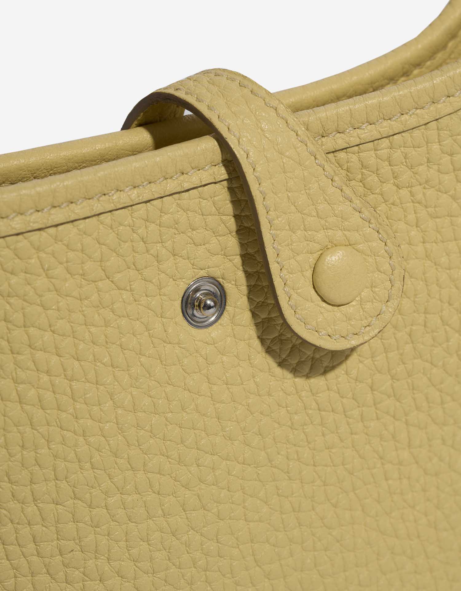Pre-owned Hermès bag Evelyne 16 Taurillon Clemence Jaune Poussin Yellow Closing System | Sell your designer bag on Saclab.com