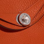 Pre-owned Hermès bag Lindy 20 Mini Taurillon Clemence Feu Orange Closing System | Sell your designer bag on Saclab.com