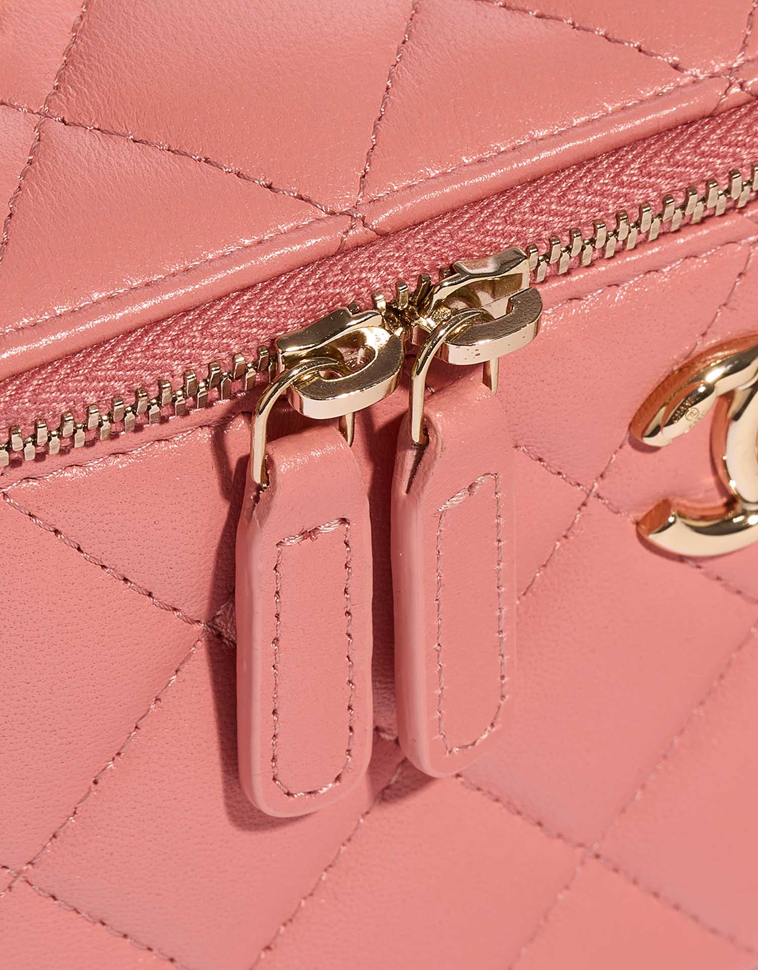 Gebrauchte Chanel Tasche Vanity Small Coral Closing System | Verkaufen Sie Ihre Designer-Tasche auf Saclab.com