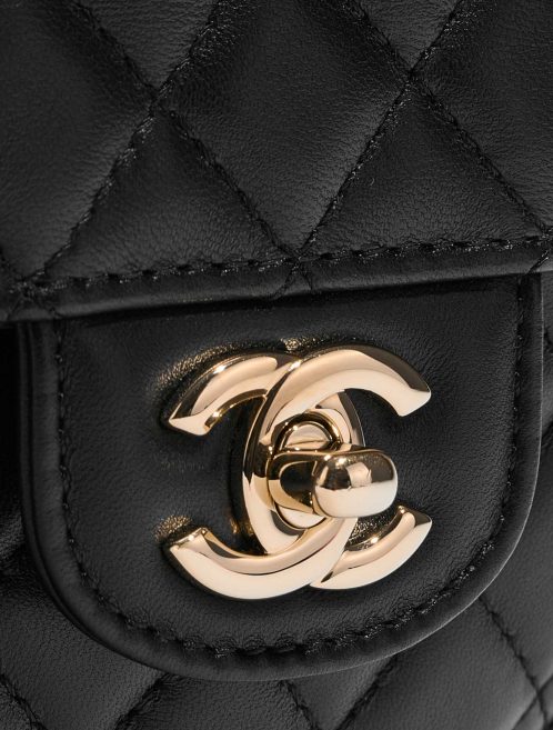 Pre-owned Chanel bag TimelessHeart Medium Black Closing System | Sell your designer bag on Saclab.com