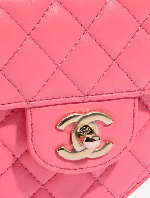 Chanel TimelessHeart Medium Pink Closing System  | Sell your designer bag on Saclab.com
