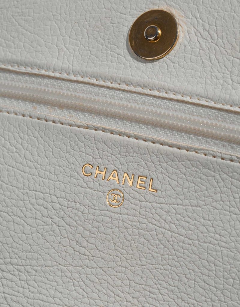 Chanel 19 WOC Calf White / Black SACLÀB