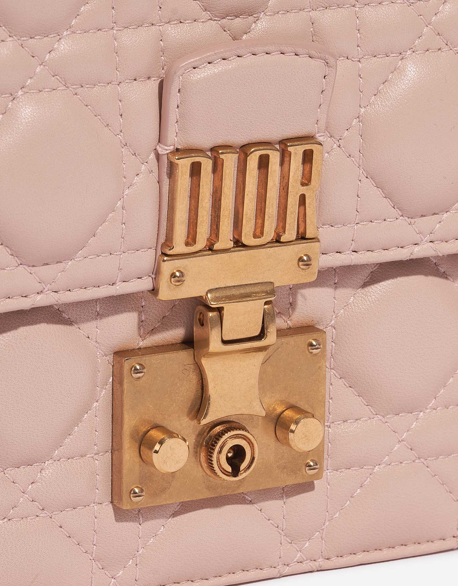 Dior DiorAddict Pink Closing System  | Sell your designer bag on Saclab.com